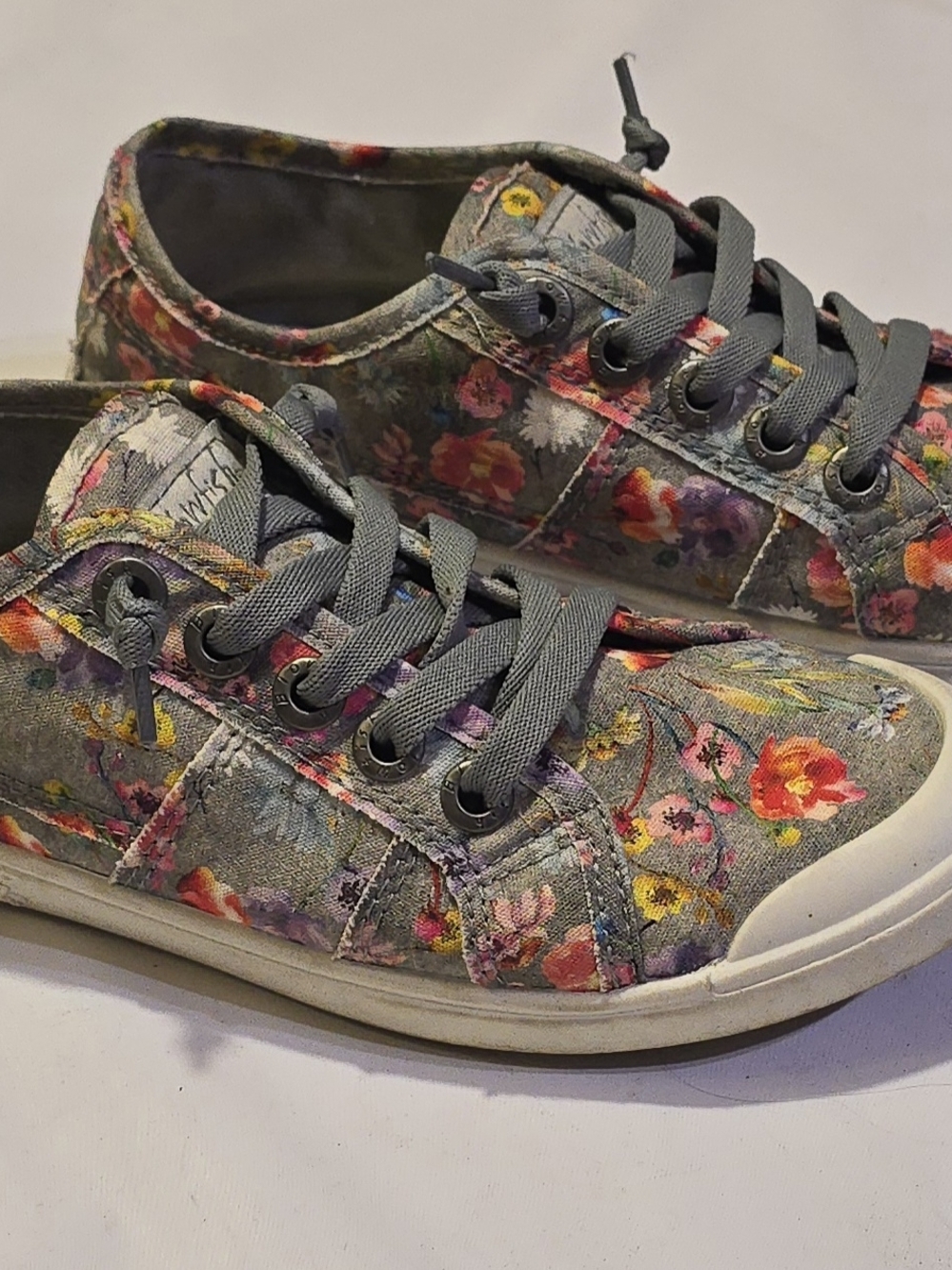 Blowfish Slip-On Floral Canvas Sneakers Gray  Elastic Size 6.5
